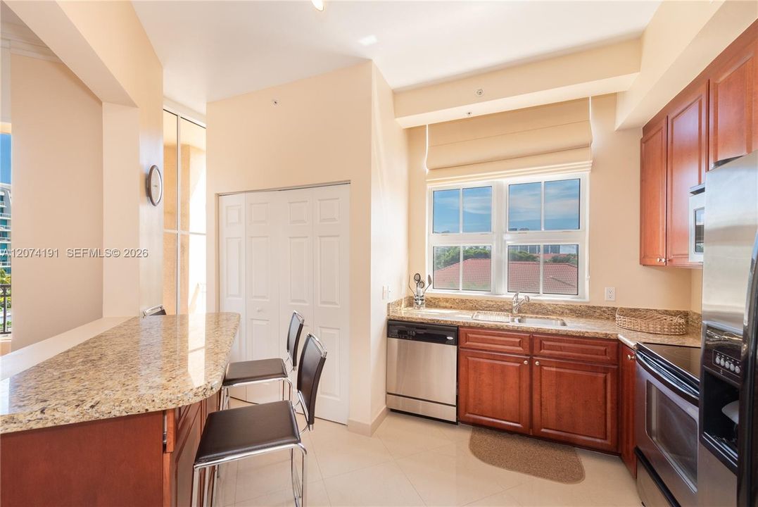 Active With Contract: $460,000 (3 beds, 2 baths, 1365 Square Feet)