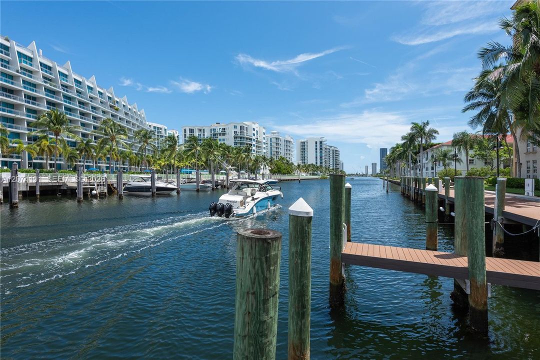 Active With Contract: $460,000 (3 beds, 2 baths, 1365 Square Feet)