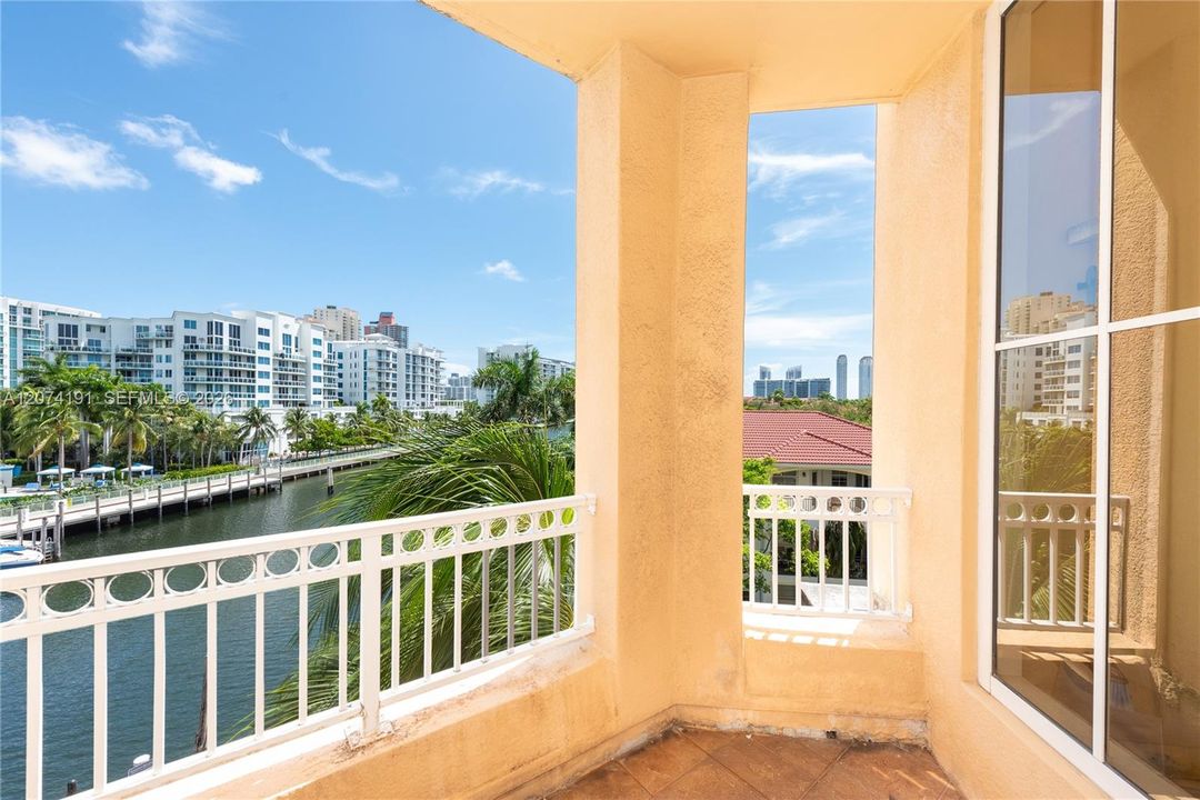 Active With Contract: $460,000 (3 beds, 2 baths, 1365 Square Feet)