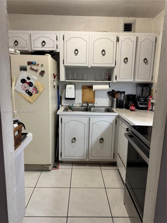 For Sale: $198,500 (1 beds, 1 baths, 765 Square Feet)