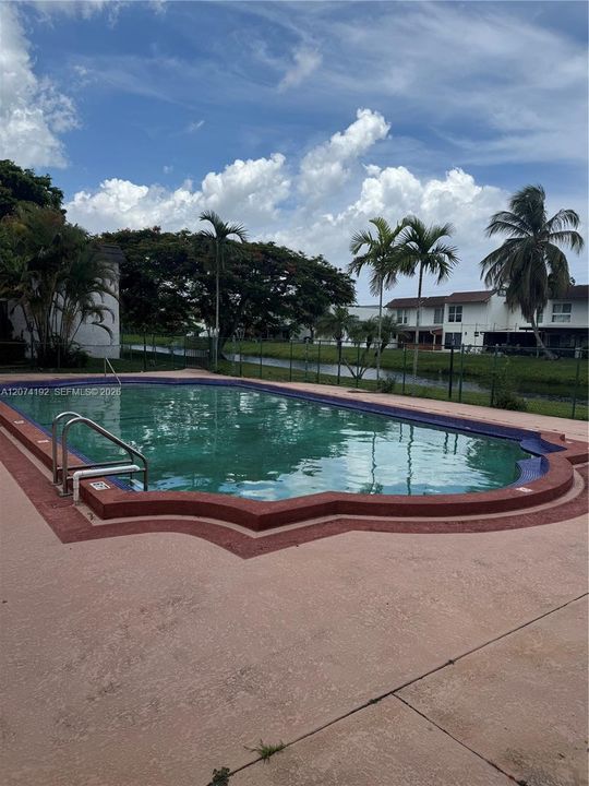 For Sale: $198,500 (1 beds, 1 baths, 765 Square Feet)