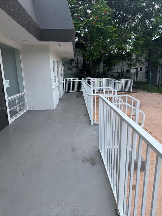 For Sale: $198,500 (1 beds, 1 baths, 765 Square Feet)