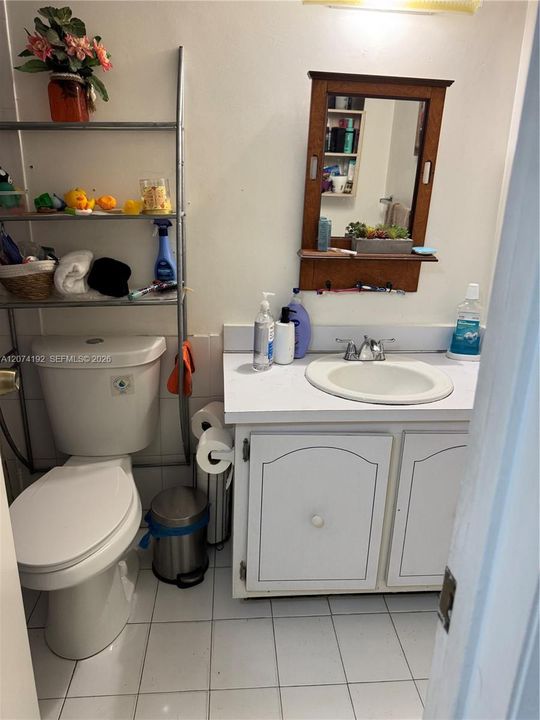 For Sale: $198,500 (1 beds, 1 baths, 765 Square Feet)