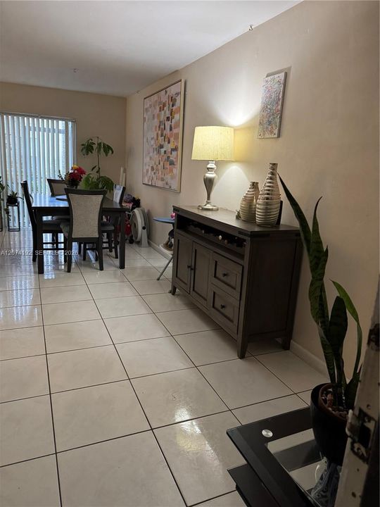 For Sale: $198,500 (1 beds, 1 baths, 765 Square Feet)