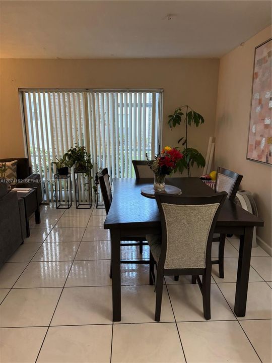 For Sale: $198,500 (1 beds, 1 baths, 765 Square Feet)