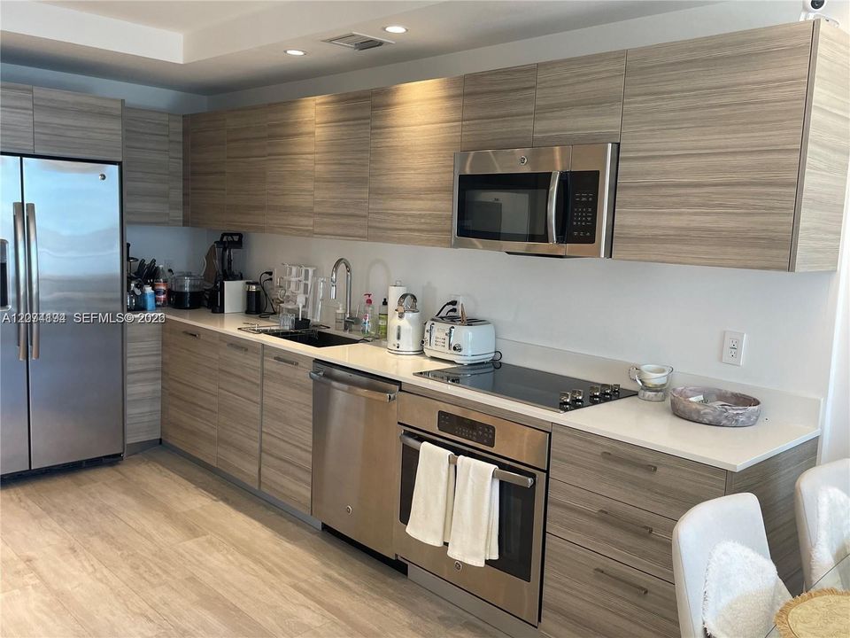 For Rent: $4,500 (2 beds, 1 baths, 725 Square Feet)