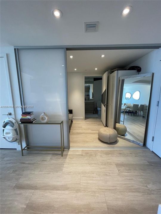 For Rent: $4,500 (2 beds, 1 baths, 725 Square Feet)