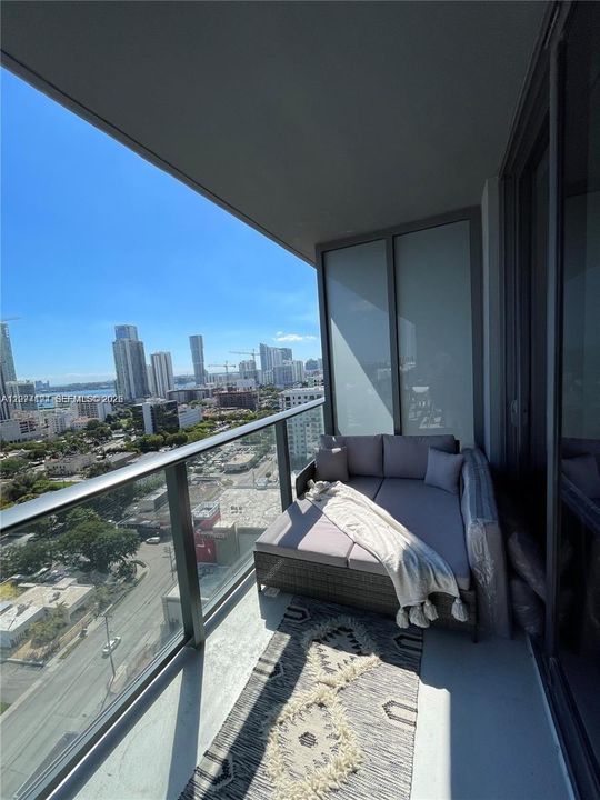 For Rent: $4,500 (2 beds, 1 baths, 725 Square Feet)