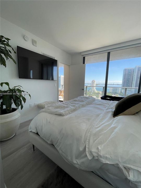 For Rent: $4,500 (2 beds, 1 baths, 725 Square Feet)