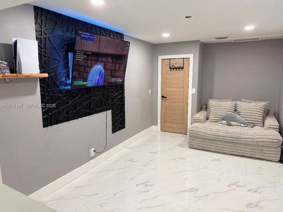 Large 2nd bedroom