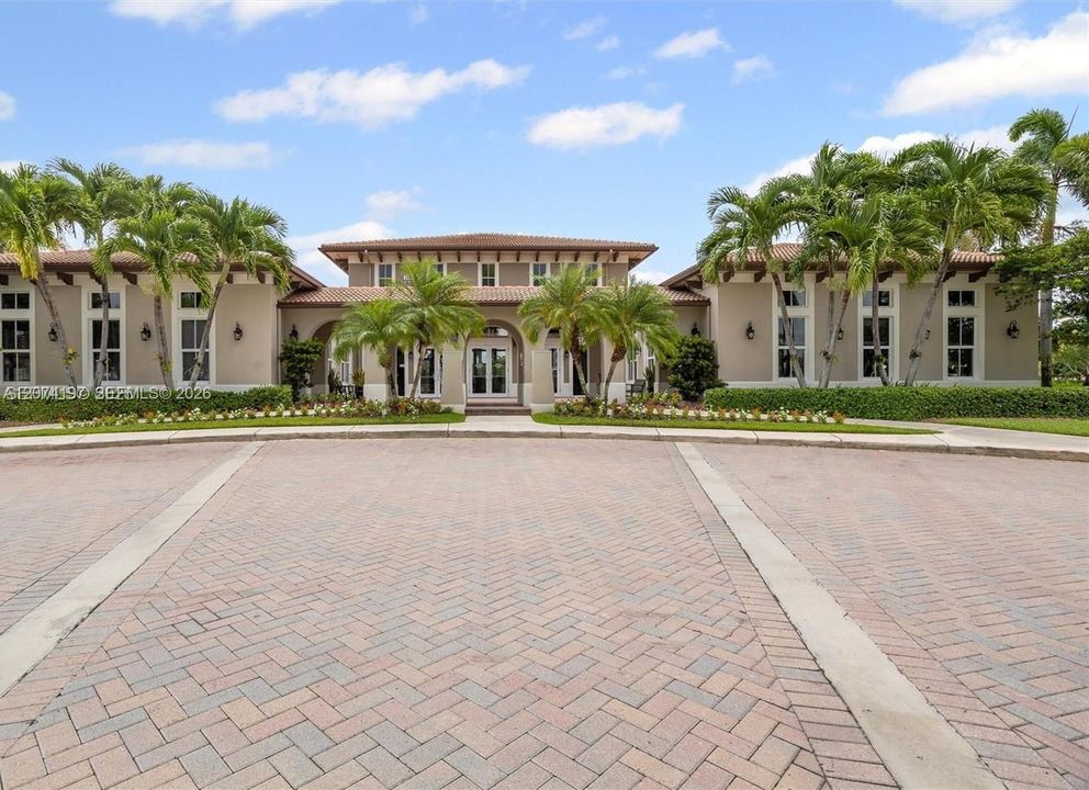 For Sale: $310,000 (3 beds, 2 baths, 1018 Square Feet)
