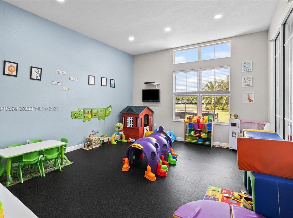 For Sale: $310,000 (3 beds, 2 baths, 1018 Square Feet)