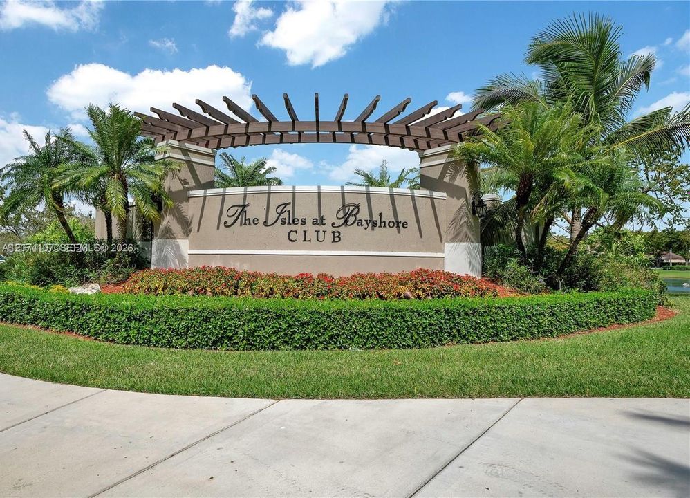 For Sale: $310,000 (3 beds, 2 baths, 1018 Square Feet)