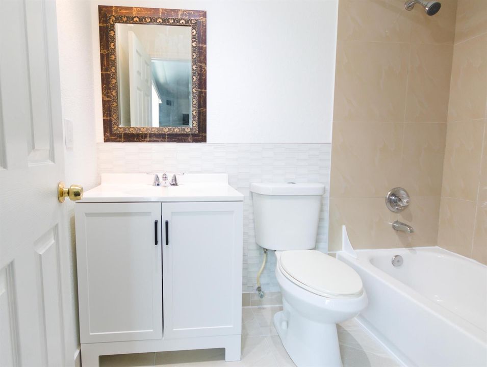 upstairsbathroom2 - Edited