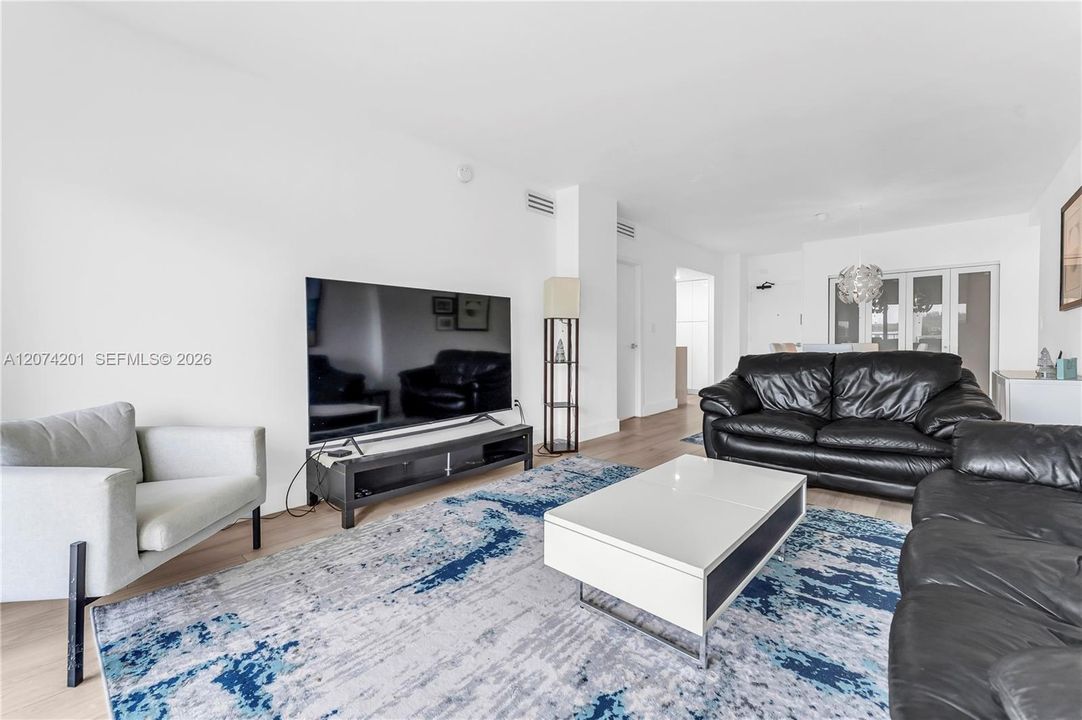 For Rent: $2,800 (1 beds, 1 baths, 762 Square Feet)