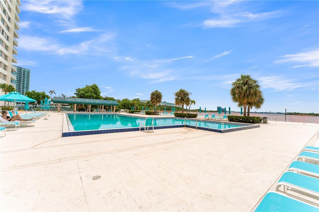 For Rent: $2,800 (1 beds, 1 baths, 762 Square Feet)