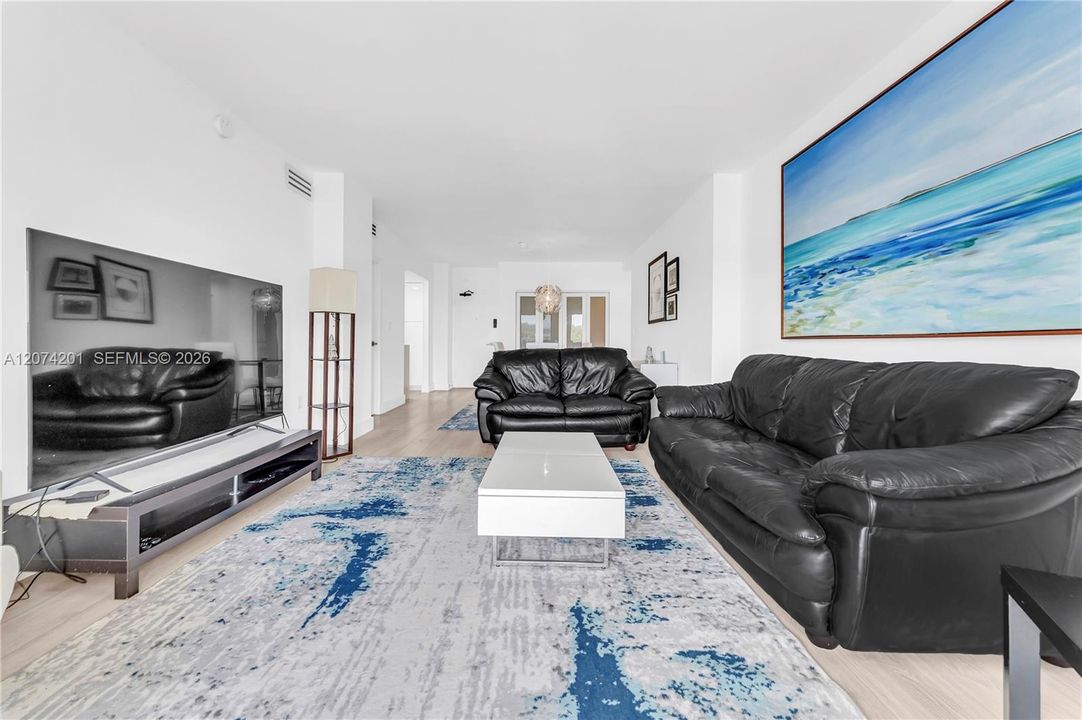 For Rent: $2,800 (1 beds, 1 baths, 762 Square Feet)