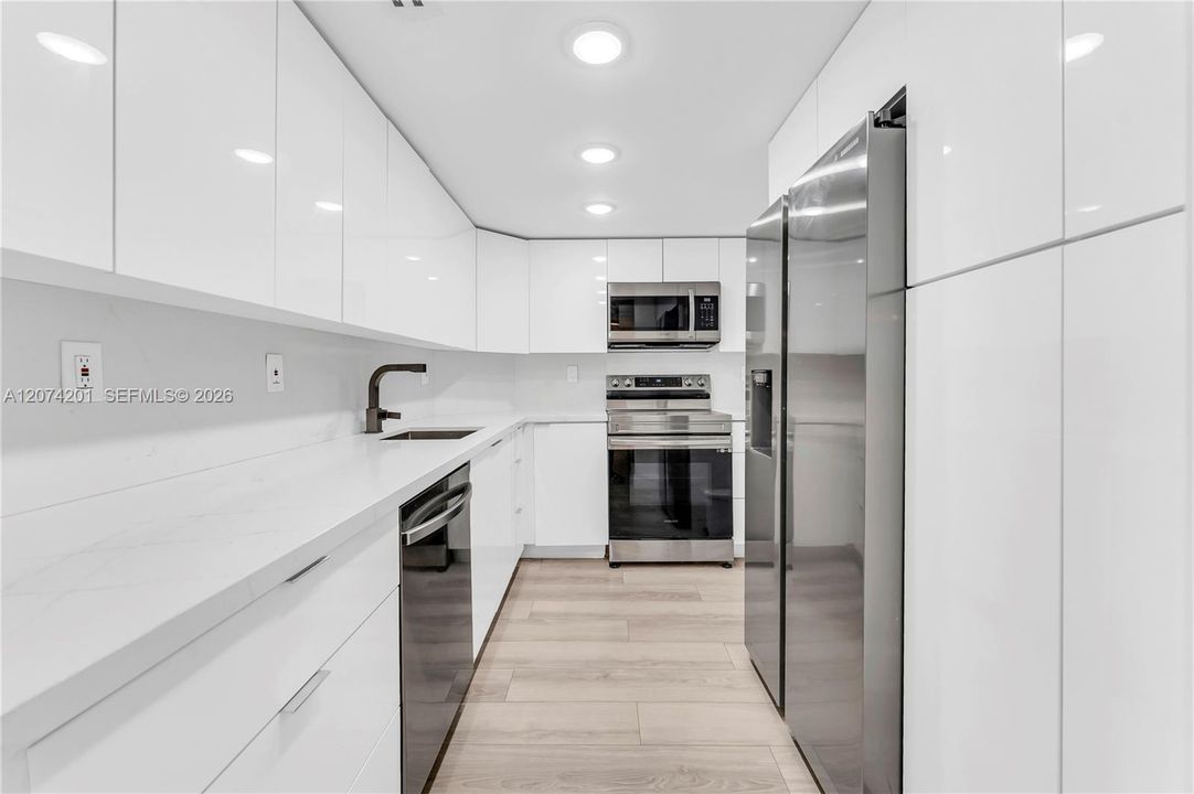 For Rent: $2,800 (1 beds, 1 baths, 762 Square Feet)