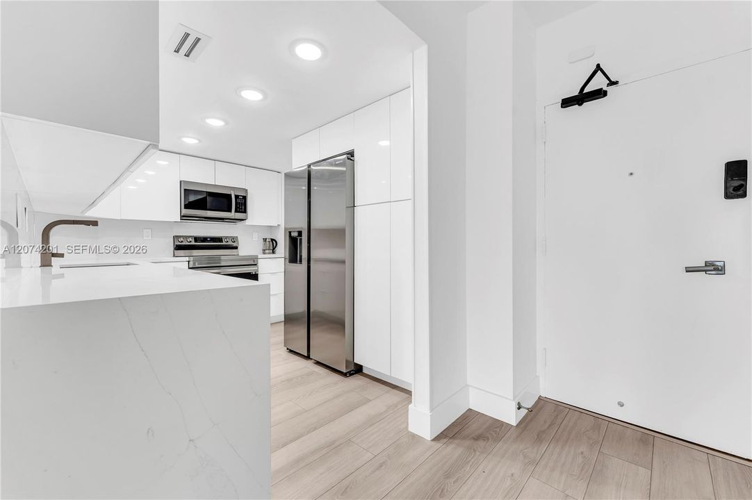 For Rent: $2,800 (1 beds, 1 baths, 762 Square Feet)