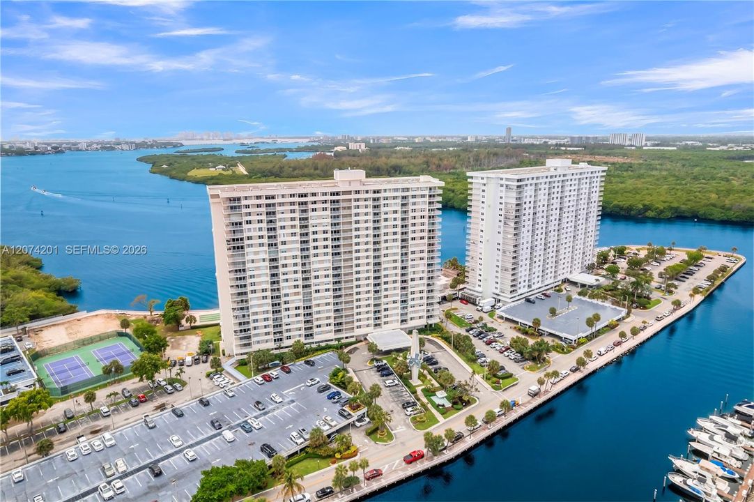 For Rent: $2,800 (1 beds, 1 baths, 762 Square Feet)