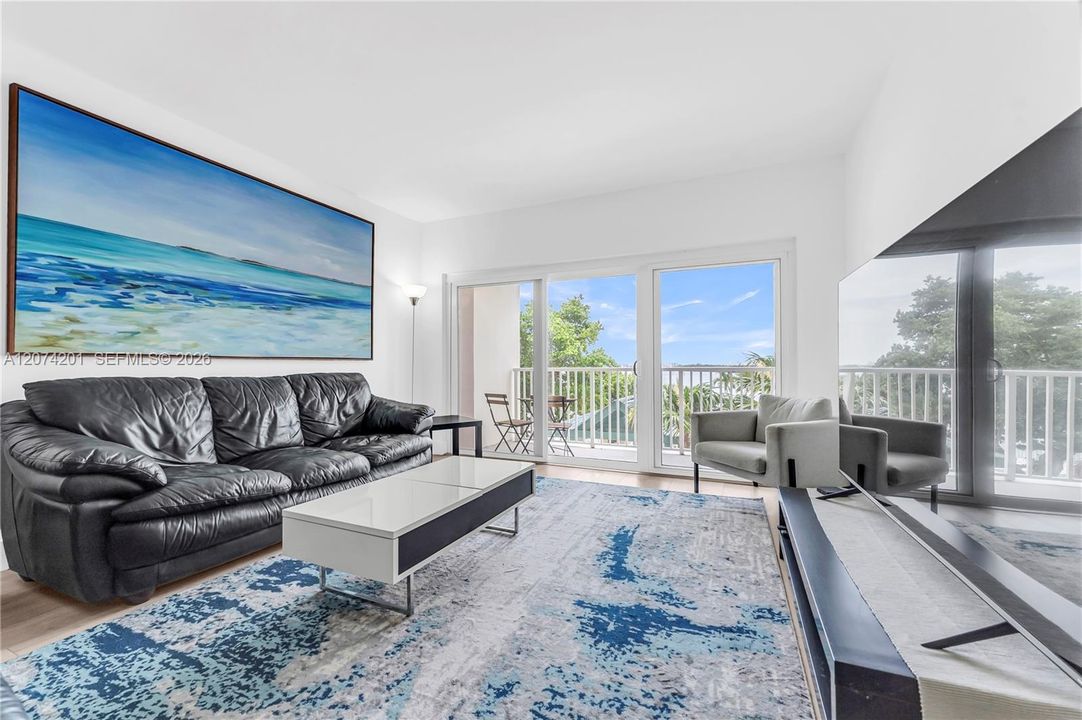 For Rent: $2,800 (1 beds, 1 baths, 762 Square Feet)