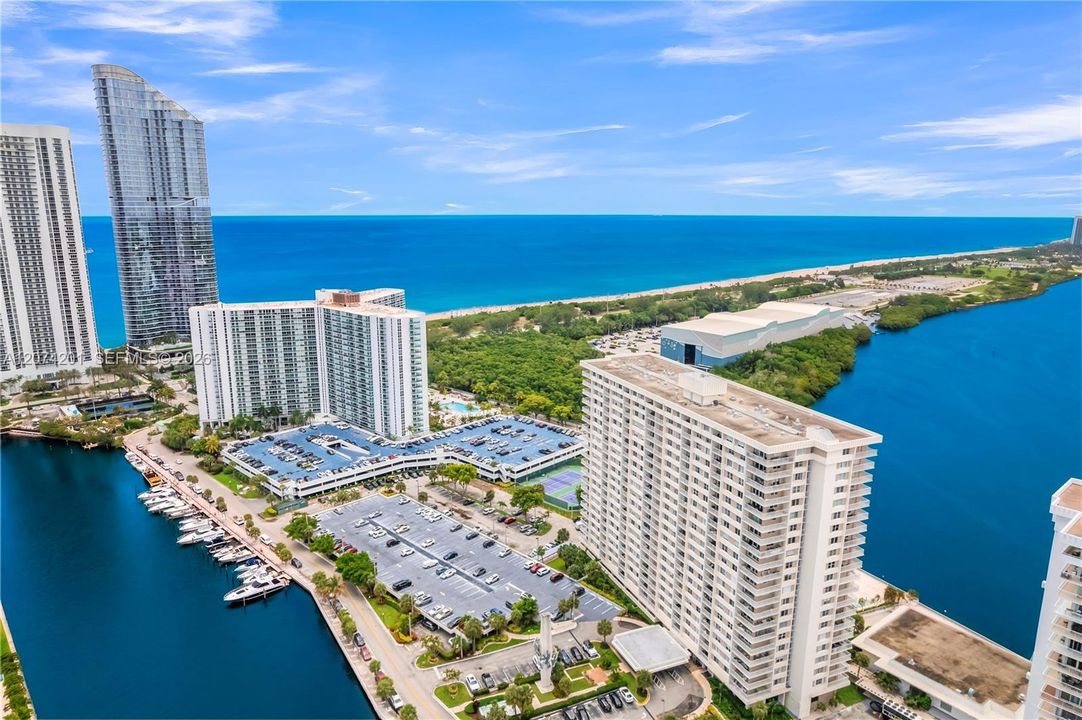 For Rent: $2,800 (1 beds, 1 baths, 762 Square Feet)