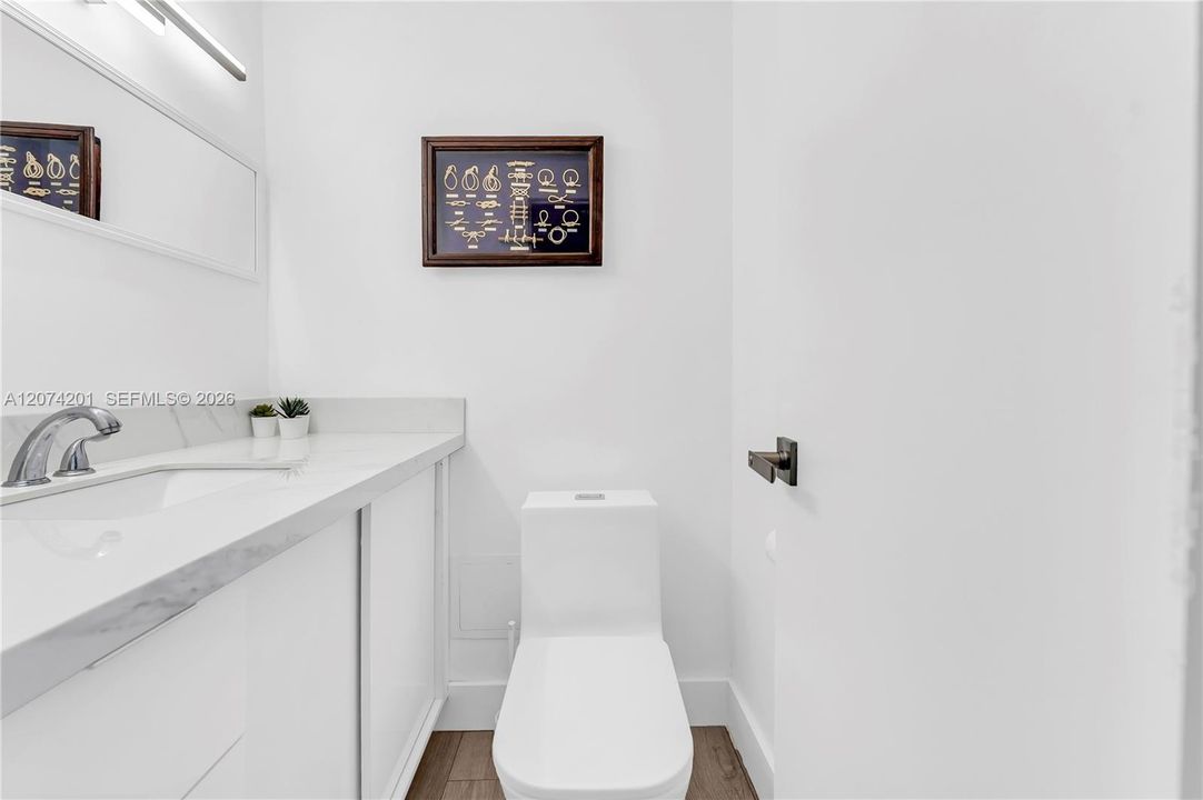 For Rent: $2,800 (1 beds, 1 baths, 762 Square Feet)