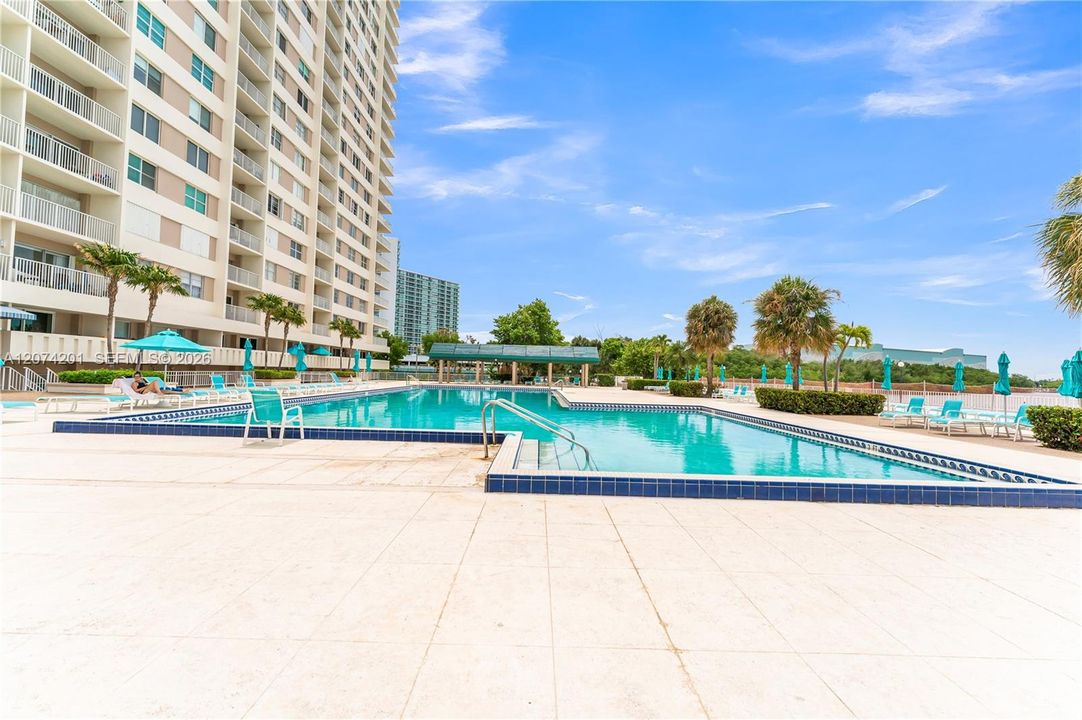 For Rent: $2,800 (1 beds, 1 baths, 762 Square Feet)