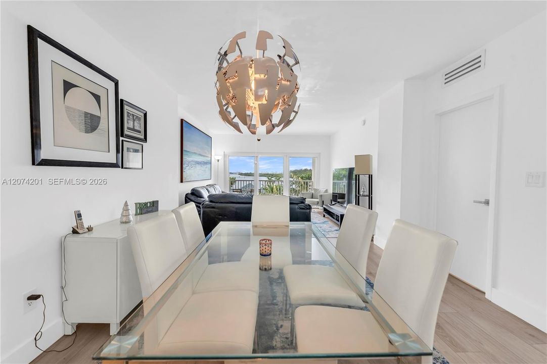 For Rent: $2,800 (1 beds, 1 baths, 762 Square Feet)