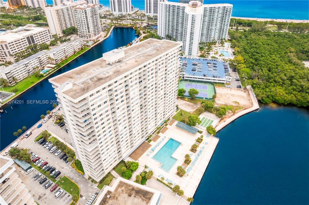 For Rent: $2,800 (1 beds, 1 baths, 762 Square Feet)