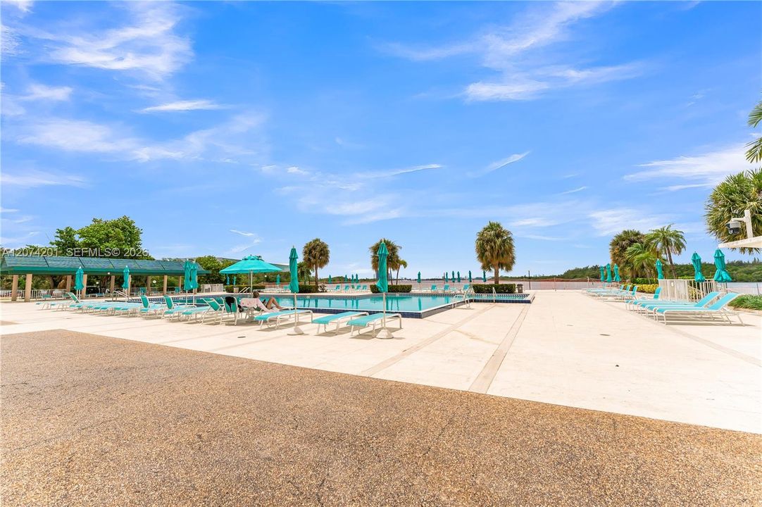 For Rent: $2,800 (1 beds, 1 baths, 762 Square Feet)
