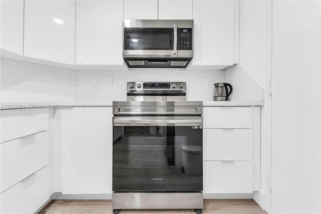 For Rent: $2,800 (1 beds, 1 baths, 762 Square Feet)