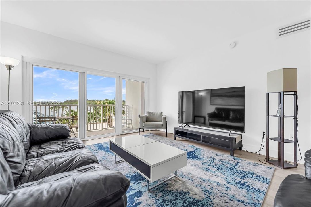 For Rent: $2,800 (1 beds, 1 baths, 762 Square Feet)
