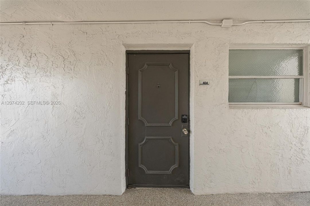 For Rent: $2,250 (2 beds, 1 baths, 922 Square Feet)