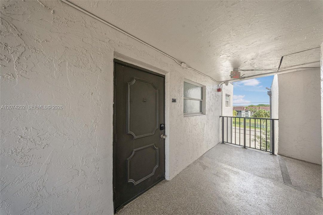 For Rent: $2,250 (2 beds, 1 baths, 922 Square Feet)