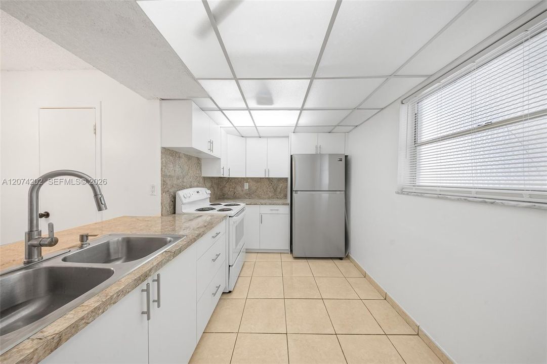 For Rent: $2,250 (2 beds, 1 baths, 922 Square Feet)