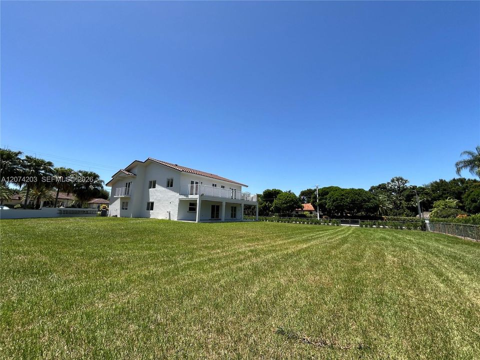 For Rent: $6,995 (4 beds, 3 baths, 3526 Square Feet)