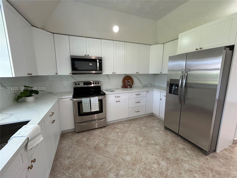 For Rent: $6,995 (4 beds, 3 baths, 3526 Square Feet)