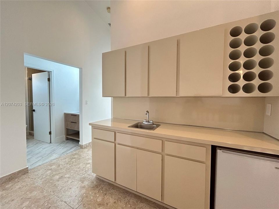 For Rent: $6,995 (4 beds, 3 baths, 3526 Square Feet)