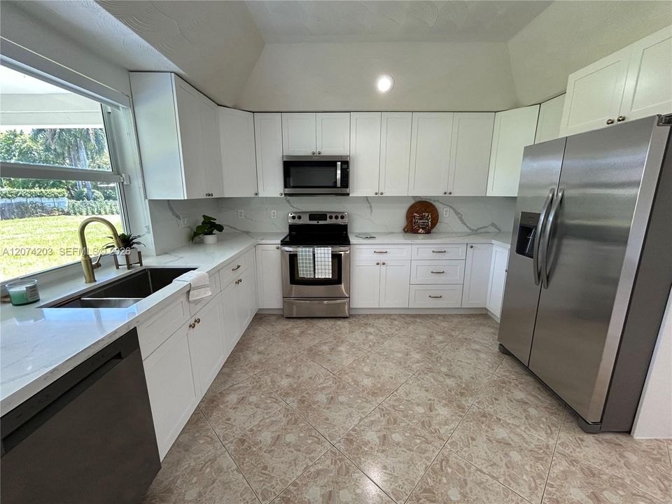 For Rent: $6,995 (4 beds, 3 baths, 3526 Square Feet)