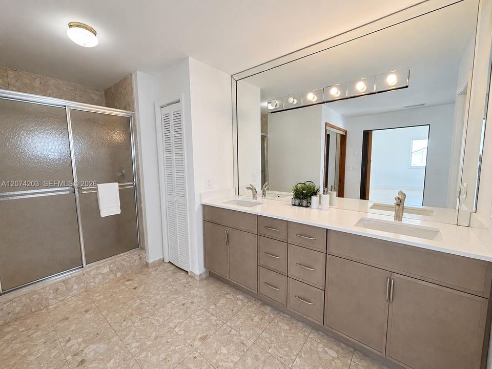 For Rent: $6,995 (4 beds, 3 baths, 3526 Square Feet)