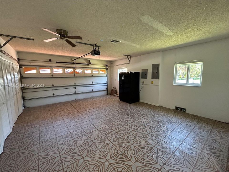 For Rent: $6,995 (4 beds, 3 baths, 3526 Square Feet)