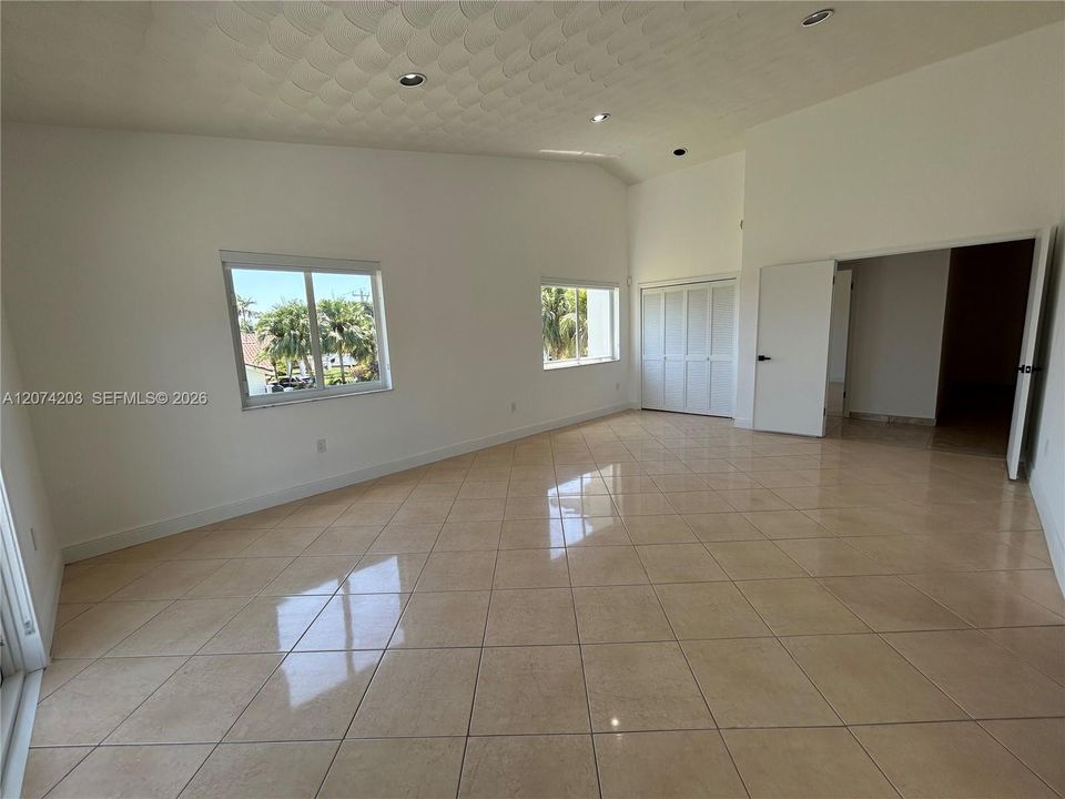 For Rent: $6,995 (4 beds, 3 baths, 3526 Square Feet)