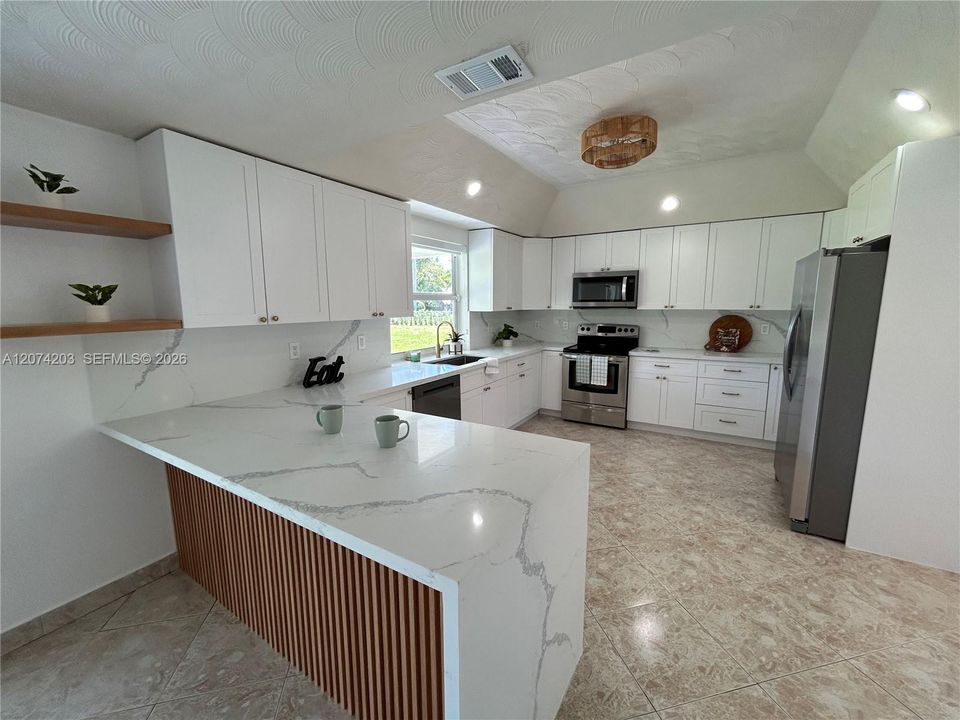 For Rent: $6,995 (4 beds, 3 baths, 3526 Square Feet)
