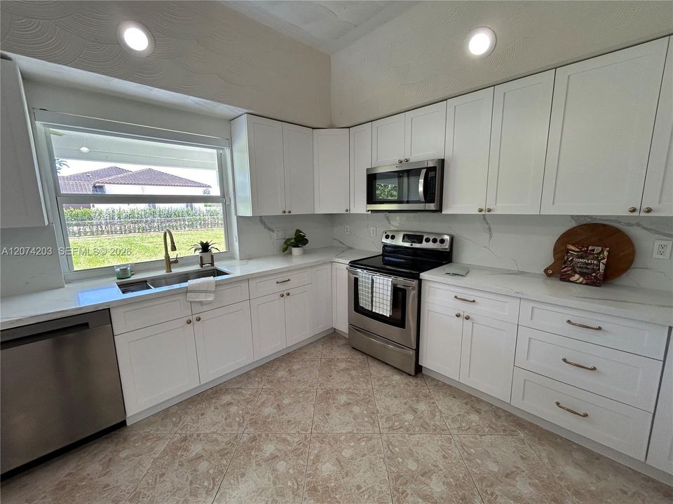 For Rent: $6,995 (4 beds, 3 baths, 3526 Square Feet)