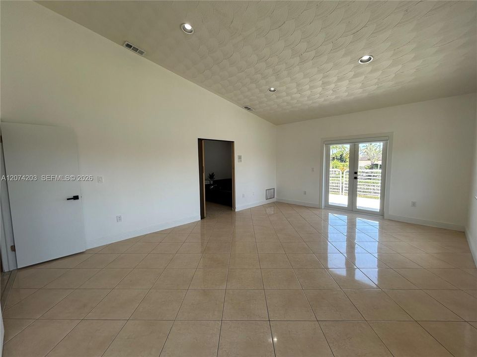 For Rent: $6,995 (4 beds, 3 baths, 3526 Square Feet)