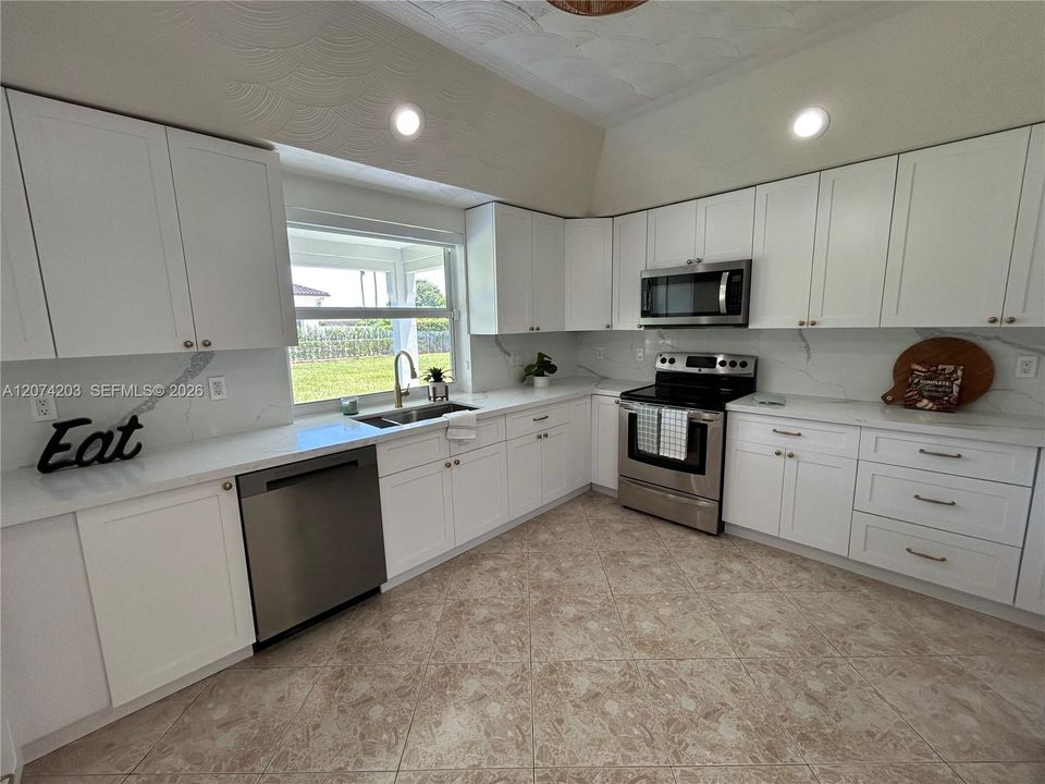 For Rent: $6,995 (4 beds, 3 baths, 3526 Square Feet)