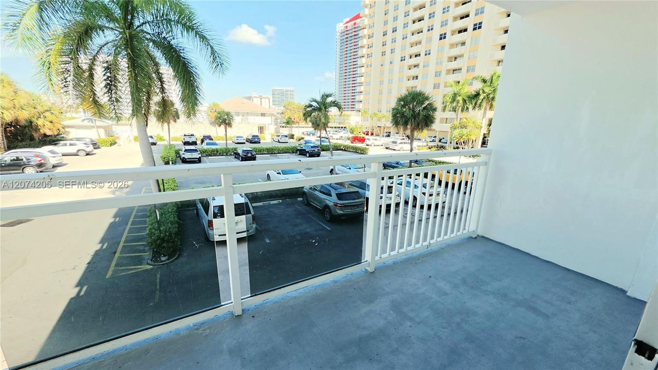 For Sale: $297,000 (2 beds, 2 baths, 1315 Square Feet)