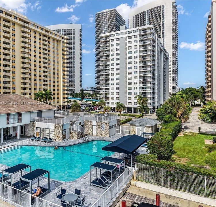 For Sale: $297,000 (2 beds, 2 baths, 1315 Square Feet)