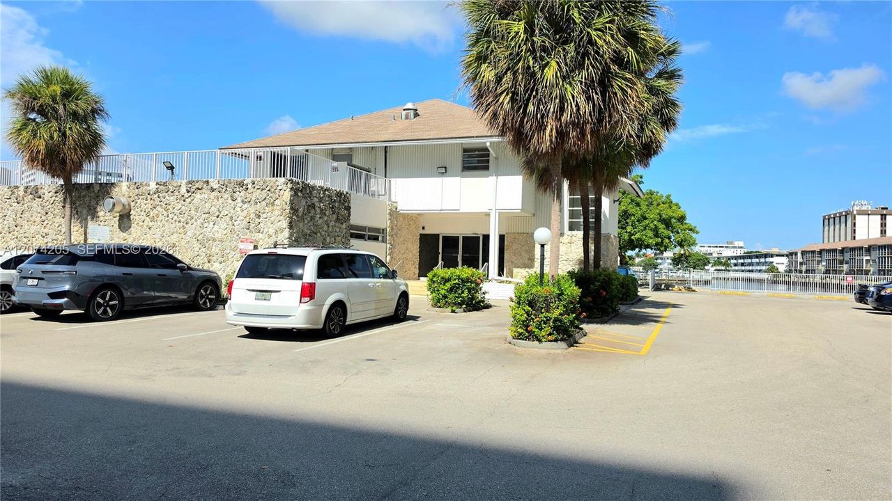 For Sale: $297,000 (2 beds, 2 baths, 1315 Square Feet)